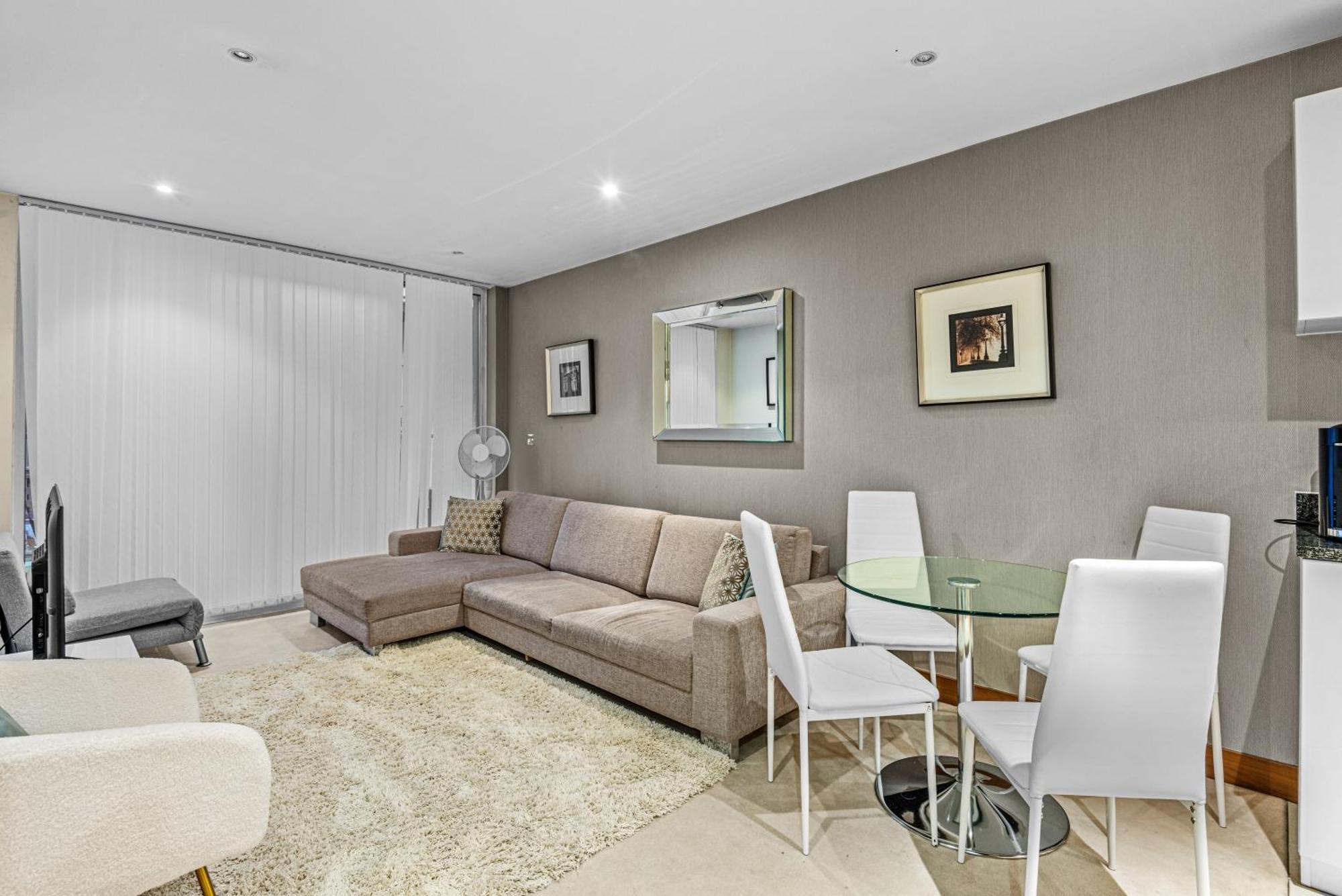 Londwell, Chelsea Living, Central Flat With Balcony Лондон Екстериор снимка